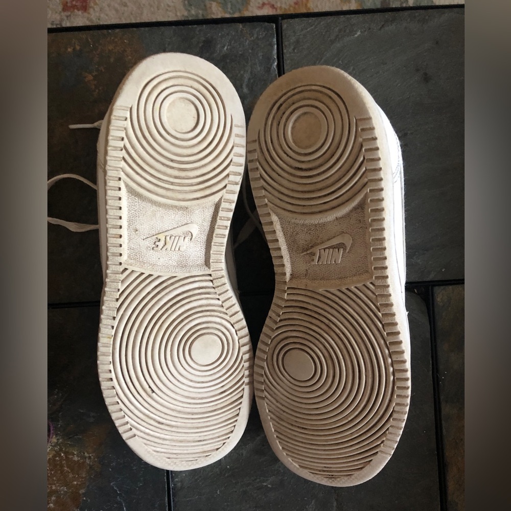 Clean Nikes - Picture 4 of 7